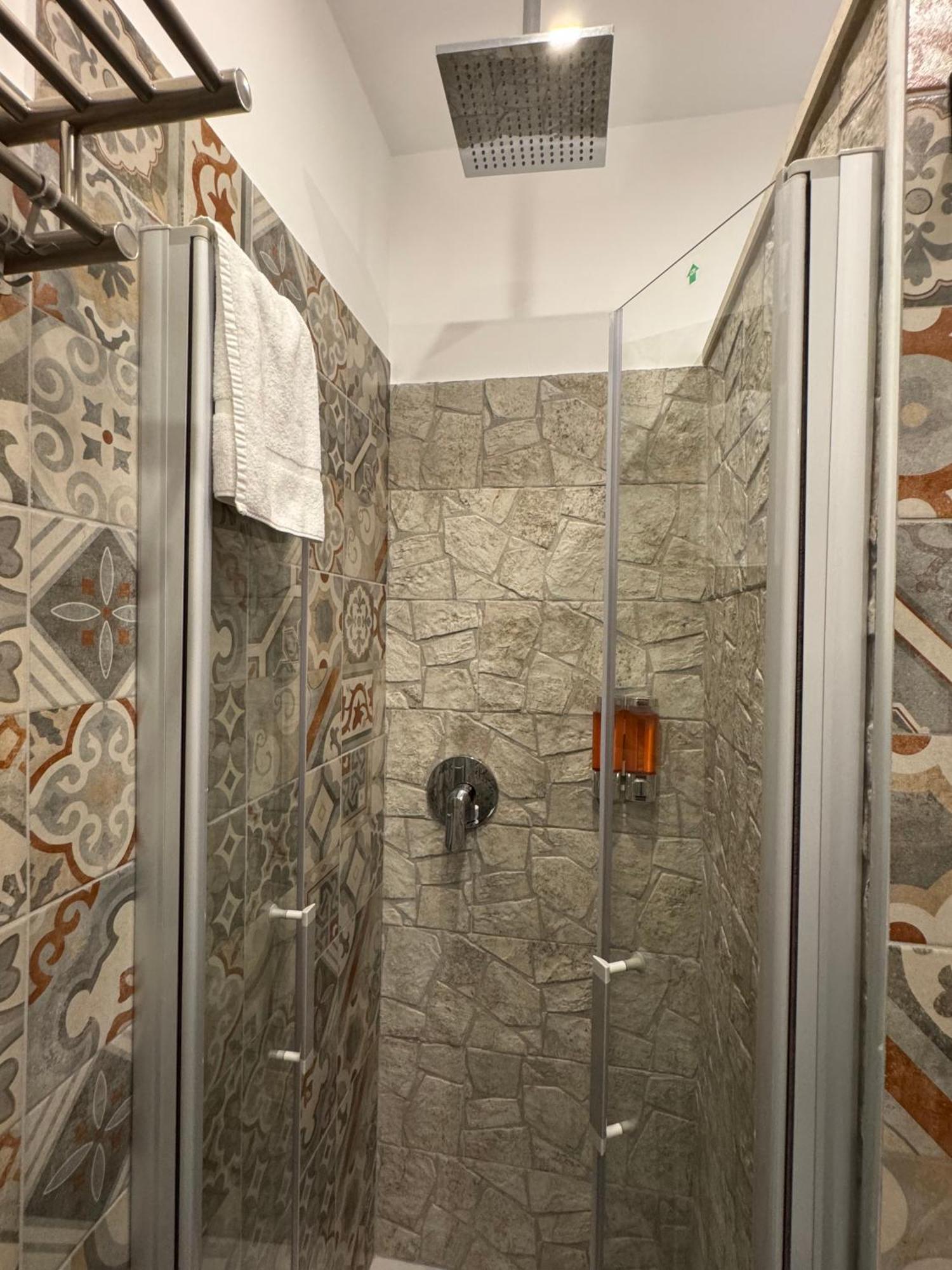 Luxor Eco Roma Casa E Appartamento Per Vacanze In Centro Piazza Bologna, Colosseo, Piazza Di Spagna, Vaticano, San Pietro, Sapienza, Fontana Di Trevi, Piazza Navona, Trastevere, Tiburtina, Termini, Aeroporto Exterior photo
